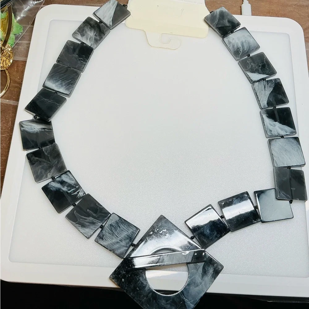 Chunky Geometric Statement Necklace for Women in Marble Patterns Cato - Picture 2 of 4